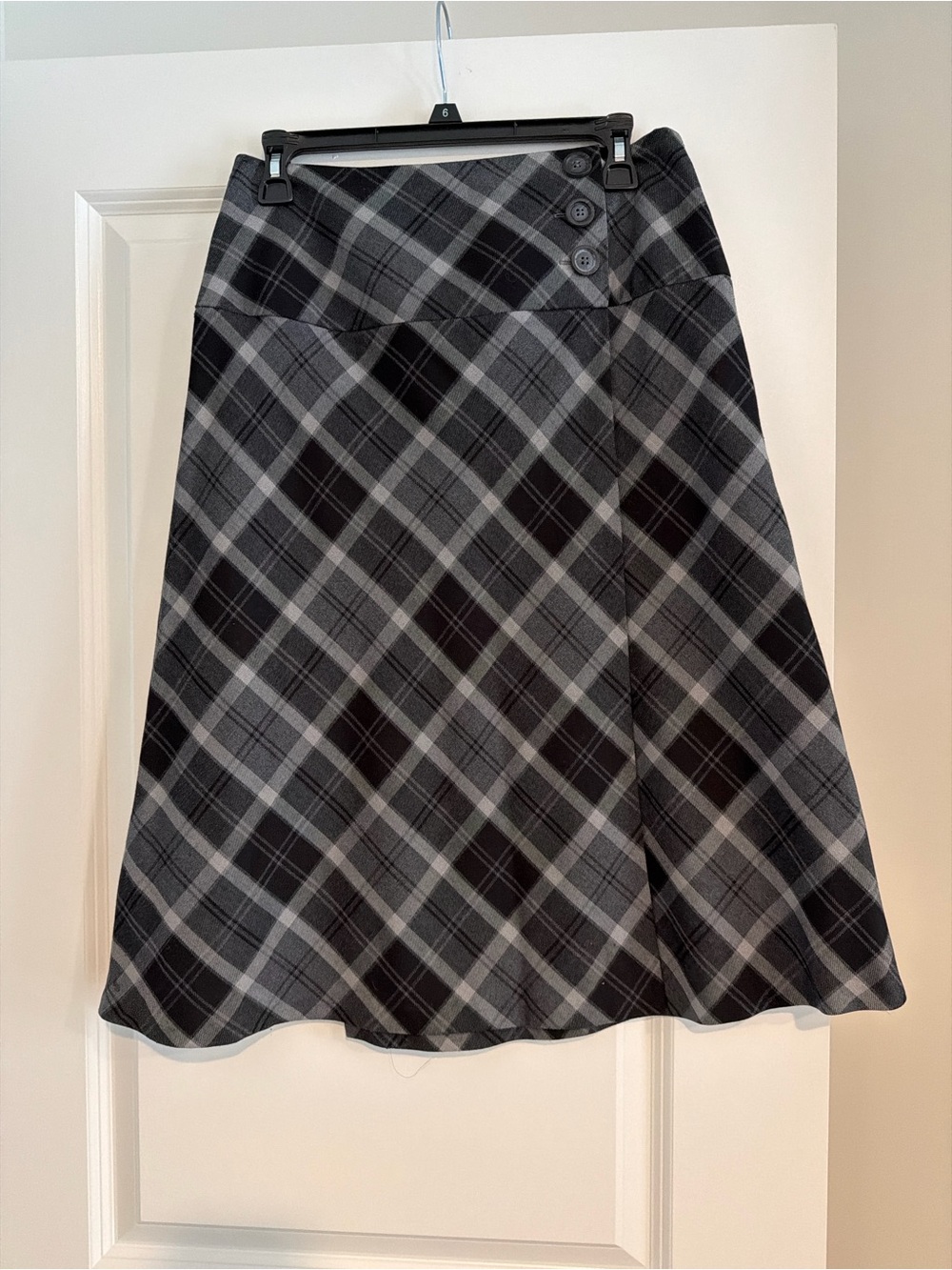 East 5th Plaid A-Line Skirt Size 6 Gray Black Side Button